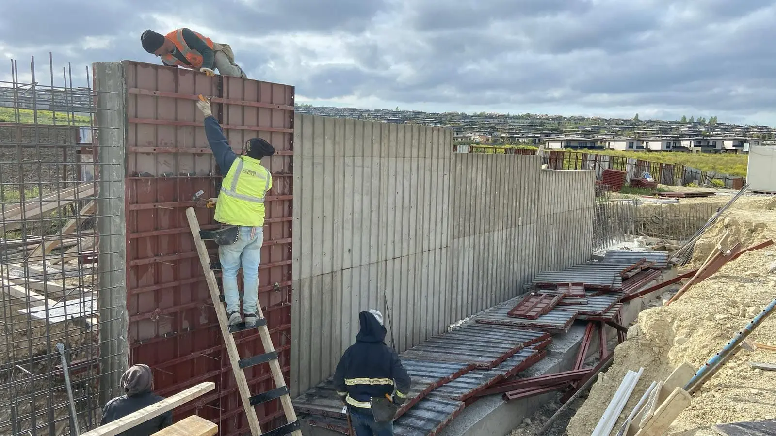 5 Fugalı Beton Duvar Sac Kalıbı